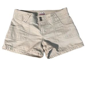 No Boundaries low rise cream shorts  - size 5